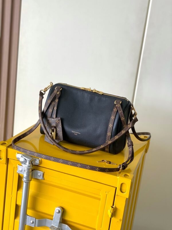 EXPRESS Small Handbag Black