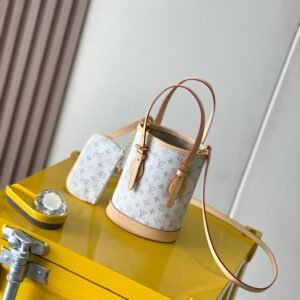 Model: NIL Messenger Bag